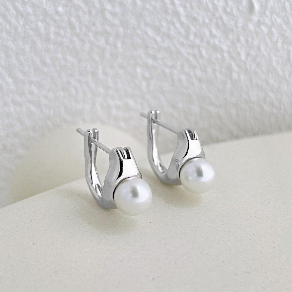 CLASSIC PEARL EARRINGS