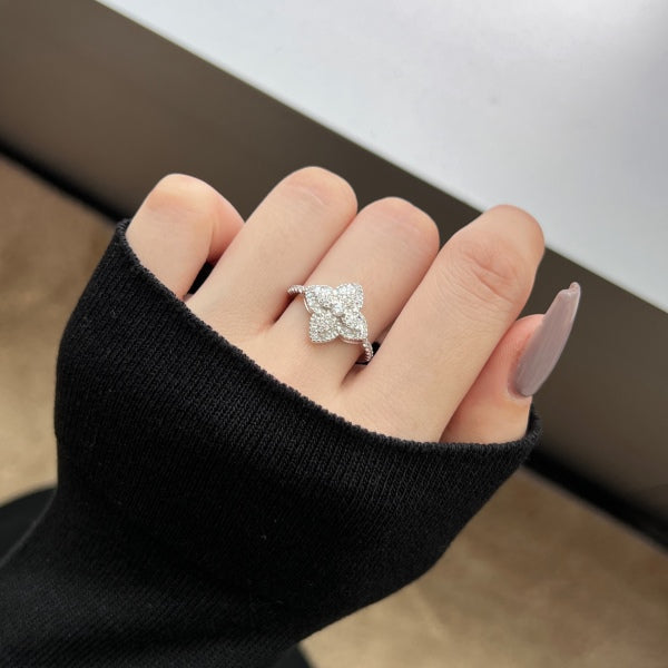 Christina Classic Ring